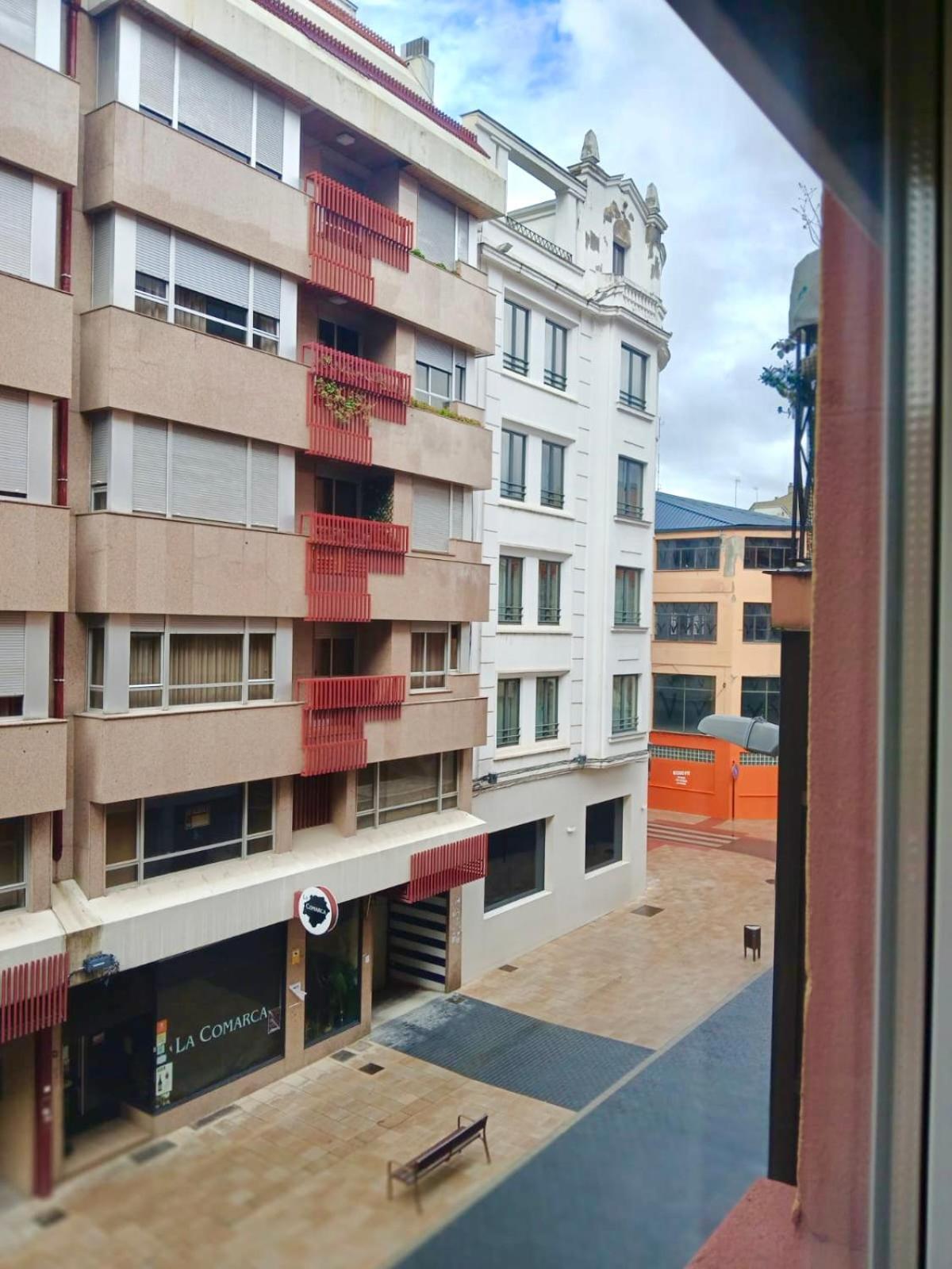 Segundo Antolin Yellow Door Ponferrada Exteriér fotografie